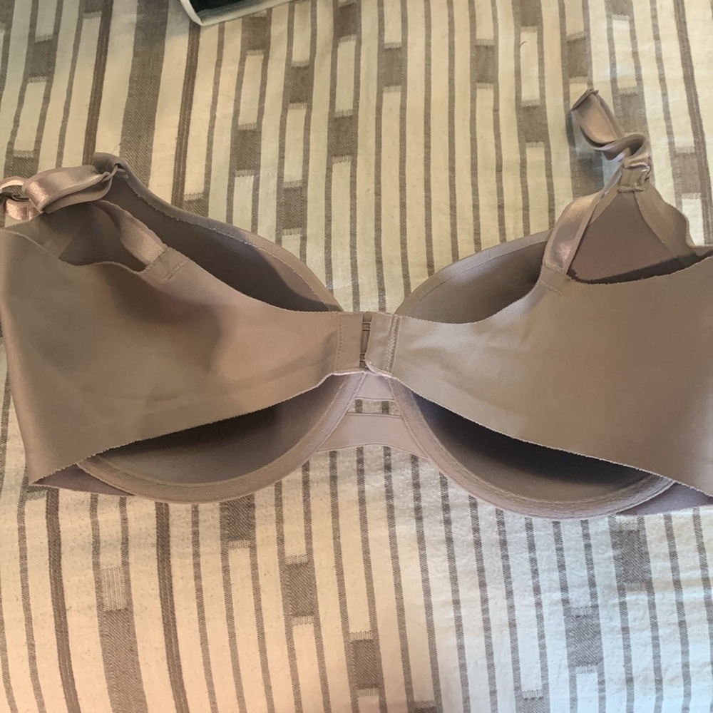 3 lightly padded bras. Excellent used condition size 36D - Picture 2 of 7